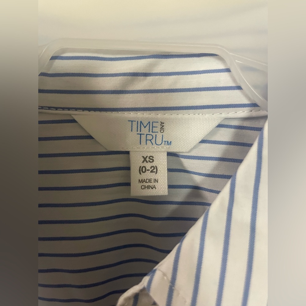 Time and Tru Women’s Blue Button-Up Shirt! NWT! Size XS! - Picture 6 of 8